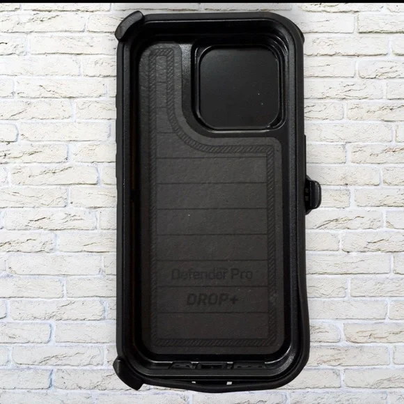 OtterBox Defender Pro Black Case for iPhone 15 Pro - Picture 4 of 4